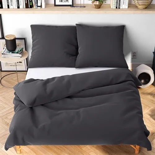 Wolkenfeld Bettwäsche 200x220 grau anthrazit - kuschlig weich und bügelfrei - Bettwäsche-Set aus 1x Bettbezug und 2x Kissenbezügen, OEKO-TEX zertifiziert, pflegeleicht und atmungsaktiv für ganzjährigen Komfort.