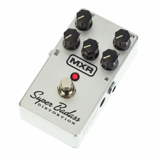 MXR Super Badass Distortion - Vollspektrumverzerrung mit präzisen Bass-, Mittel- und Höhenreglern für vielseitigen Sound, ideal für Gitarristen, die nach Flexibilität suchen.