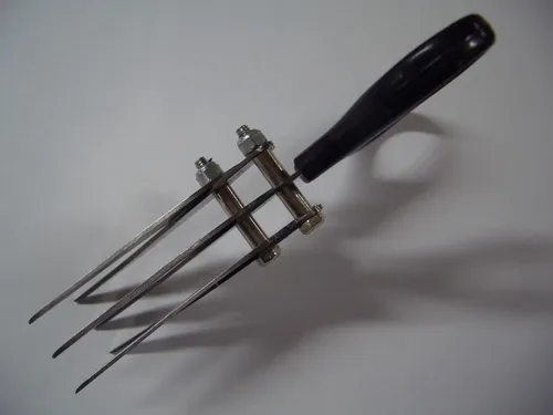 Produktbild RB 3-fach WURMSCHERE FÜR WÜRMER & LEBENDKÖDER LOCKWURM-SCHERE DREIFACHSCHERE