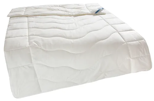 BECO EcoWell Kunstfaserbettdecke - Bettdecke 135x200 cm, zertifiziert mit dem Blauen Engel, ideal für Allergiker und pflegeleicht bis 60°C, sorgt für ein optimales Schlafklima in allen Jahreszeiten.