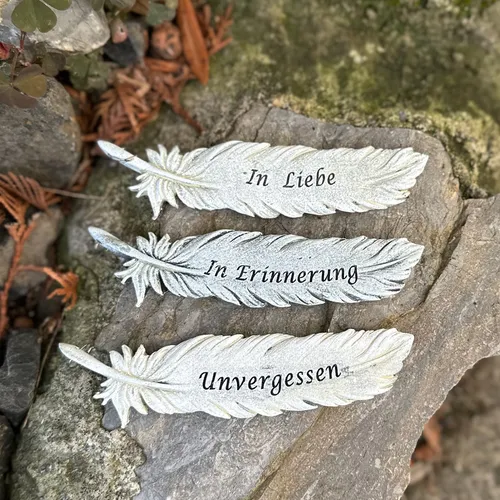 eberin · Feder Deko Figur · Grabschmuck · Feder mit Trauerspruch fürs Grab zum hinlegen oder hängen· Grabdekoration Friedhof · (In Liebe)