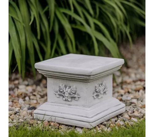 Gartenfigur Quadratischer Sockel Podest, Steinsockel - Frostsicherer quadratischer Sockel, ideal für Steinfiguren oder Pflanzgefäße, schafft ein harmonisches Gesamtbild im Garten.