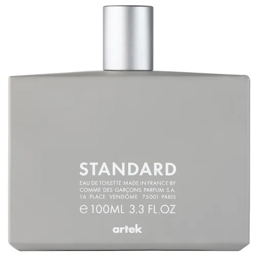 Comme des Garçons Standard Eau de Toilette 100 ml - Eau de Toilette mit zeitgemäßem Duftprofil, vereint frisches weißes Holz und subtile Metallnuancen für einen einzigartigen olfaktorischen Eindruck.