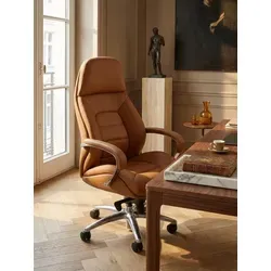 Designer Bürostuhl Echtleder Caramel - Ergonomischer Chefsessel bis 120 kg - Bürostuhl mit breiter Rückenlehne und ergonomischer Form. Hochwertiger Echtlederbezug in Caramel, ideal für bis zu 8 Stunden Sitzen. Mit Wippfunktion und integrierter Lendenwirbelstütze für maximalen Komfort.