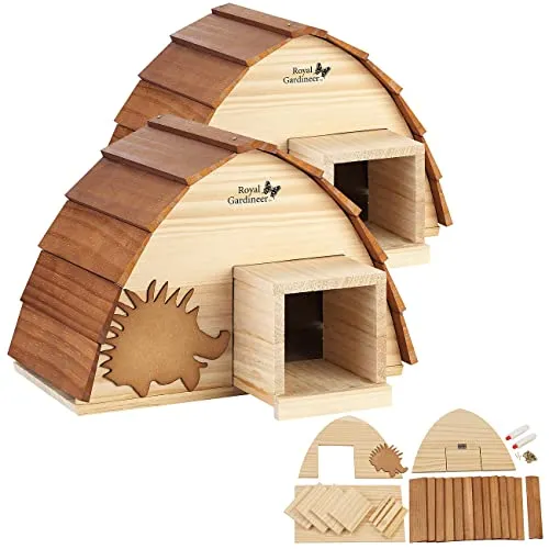 Royal Gardineer Igelhaus-Bausätze Kinder: 2er-Set wetterfeste Igelhäuser mit Schindeldach aus Echtholz, Bausatz (Igelhaus mit Boden, Igel-Häuser, Insektenhotel)
