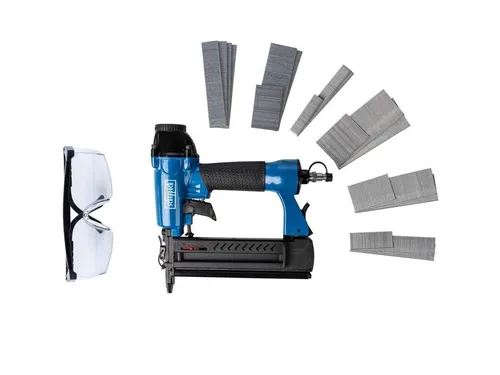 Scheppach 2-In-1 Druckluft Klammer-Nagelpistole - Tacker für Nagellängen von 15-50 mm, ideal für präzise Holzarbeiten. Inklusive 1000 Nägel und 1000 Klammern sowie Zubehör wie Schutzbrille und Öl-Fläschchen.