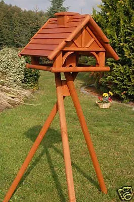 Deko-Shop-Hannusch stabiles Futterhaus / Vogelhaus mit Ständer - Nistkästen aus imprägniertem Holz, ideal für Vögel; abnehmbarer Schornstein für einfache Futterbefüllung und -dosierung.
