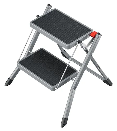 Hailo MK62 Standardline Trittleiter - 2-stufige Stahl-Trittleiter mit extra breiten Stufen und Anti-Rutsch-Matten, belastbar bis 150 kg - ideal für sicheres Arbeiten in Höhe, klappbar und platzsparend.