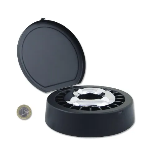 Aschenbecher mit Sterneinsatz und Deckel aus Metall
