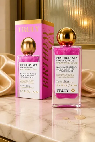TRULY Birthday Sex Luxury Body Oil 90 ml - Vegan und hochwertig, ideal für die tägliche Pflege des gesamten Körpers. Für ein strahlendes Hautgefühl und luxuriösen Glanz.