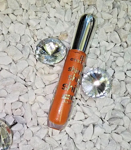 Essence Shine Wet Look Lipgloss Farbe 16 lets pumkin up  Plumping Lips Nude