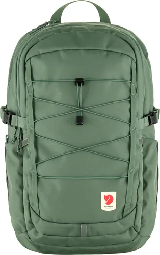 Fjällräven Skule Rucksack Patina Green 28 L - Daypack aus strapazierfähigem, wasserabweisendem recyceltem Polyester, ideal für Schule, Arbeit und Tageswanderungen mit gepolstertem Laptopfach und durchdachtem Organisationssystem.