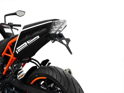 ZIEGER Kennzeichenhalter für KTM 125 Duke - Schwarz - Motorradzubehör mit modellspezifischer Adapterplatte, inklusive Montageset und E-Prüfung für optimale Sicherheit und Passgenauigkeit.