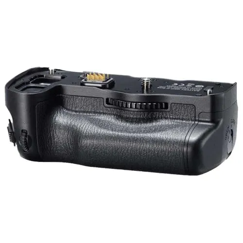 PENTAX D-BG6 Funktionshandgriff für K-1 – Angebot - Foto- & Video-Zubehör mit zusätzlichem Akku-Slot für längere Aufnahmen und ergonomischen Griff für besseren Halt.