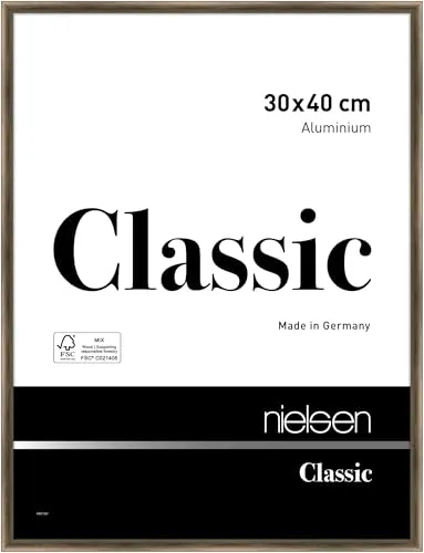 Alurahmen Classic 30x40 cm - Struktur Walnuss - Moderner Aluminium Bilderrahmen in Walnuss-Optik, ideal für jeden Raum. Perfekt für 30x40 cm Fotos, verleiht Ihren Bildern einen eleganten Rahmen.