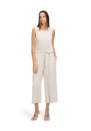 Betty & Co Jumpsuit Damen beige, 46 - Eleganter ärmelloser Jumpsuit mit Rundhalsausschnitt, ideal für besondere Anlässe. Die tollen Ziertaschen und der Bindeverschluss sorgen für eine perfekte Passform.