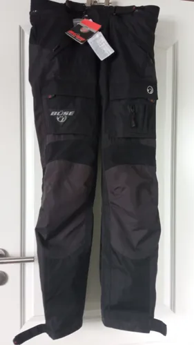 Büse Bormio Gr. 58 - Coole Cargo Motorrad Hose mit Beintaschen - Motorradhosen für Herren, atmungsaktiv und wasserdicht, ideal für alle Jahreszeiten mit herausnehmbaren Protektoren und Thermofutter.