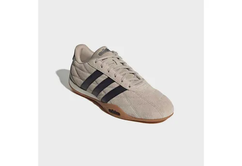 adidas Herren ADIPISTA Schuhe in Wonder Beige/Core Black/GUM10, 42 2/3 EU - Stylische Herren-Sneaker mit regulärer Passform, aus hochwertigem Leder und Synthetik. Perfekt für den Alltag und mit robuster Gummiaußensohle für optimalen Grip.
