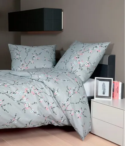 Janine Bettwäsche Tango, Hellblau, Silber, Blau - Floral und Pflegeleicht - Bettwäsche aus hautfreundlicher Baumwolle mit Seersucker-Gewebe, atmungsaktiv und schadstoffgeprüft (Oeko-Tex®), ideal für gemütliche Nächte in frischem Ambiente.