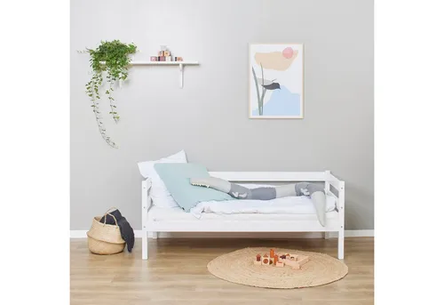 Hoppekids ECO Comfort Einzelbett 70x160 cm aus Kiefer Massivholz - Bequemes Kinderbett aus Kiefer Massivholz, inkl. Rollrost. Das stilvolle Design sorgt für ein gemütliches Kinderzimmer und lädt zum Träumen ein. Ideal für flexibles Aufstellen im Raum.