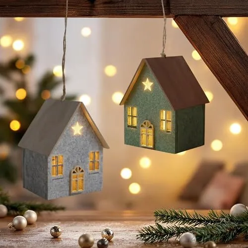 Spetebo LED Filz Haus zum Hängen mit Holzdach 2er Set inklusive Batterie - 12x9 cm - Deko Weihnachtsdorf warm weiß beleuchtet - Weihnachts Tischdeko Anhänger Weihnachtsstadt Winterdorf Weihnachtsdeko