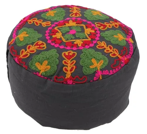 GURU SHOP Besticktes Meditationskissen mit Dinkelfüllung – Yoga Kissen in Schwarz - Elegantes Meditationskissen mit Dinkelfüllung, ideal zur Unterstützung während der Meditation. Der abnehmbare Bezug und die praktische Trageschlaufe machen es vielseitig einsetzbar.