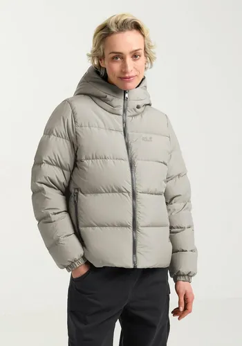 Jack Wolfskin Frozen Palace Jacket W RDS - Winterjacke in pale sand - Funktionsjacken für Damen, wasserabweisende Daunenjacke mit hochwertiger GREY DUCK DOWN-Isolierung, ideal für frostige Temperaturen und winterliche Abenteuer.