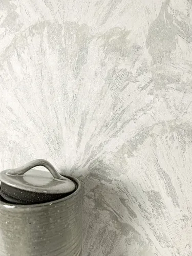 Vliestapete Weiß mit Muschel- und Blütenblätter-Muster in silber von Newroom