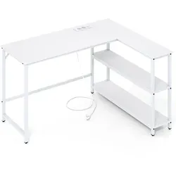 COSTWAY L-förmiger Schreibtisch mit Steckdosen und USB-Anschluss - Weiß - Moderner Eckschreibtisch mit integrierter Ladestation für bis zu 3 Geräte. Bietet viel Platz für Computer und Zubehör, ideal für kleine Räume. Robuster Metallrahmen sorgt für Stabilität.