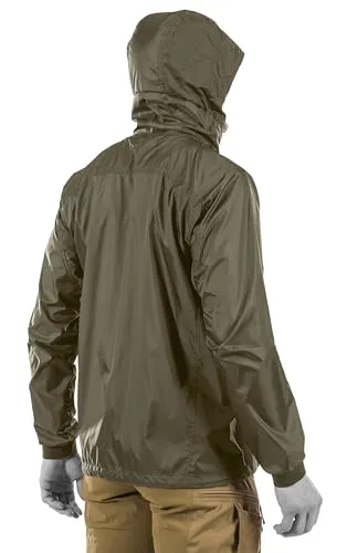 UF Pro Storm Chaser Jacke (Windbreaker) steingrauoliv M - Leichte Windbreaker-Jacke aus 100% Polyamid mit hervorragender Winddichtigkeit. Anpassbare Kapuze und zwei praktische Fronttaschen sorgen für Komfort und Funktionalität.