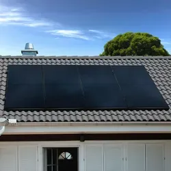 Balkonstrom Balkonkraftwerk 1800 Watt, Komplettset Bifazial - Premium Balkonkraftwerk mit 1800 W, vier bifazialen Solarmodulen und Hoymiles Wechselrichter. Hohe Erträge dank N-Type Zelltechnologie und 30 Jahren Garantie, ideal für nachhaltige Energiegewinnung.