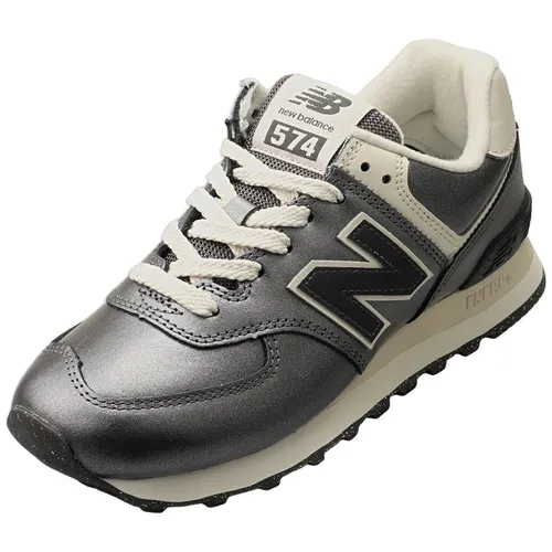 New Balance 574 Sneaker – Retro Style - Stylischer Sneaker mit Obermaterial aus Wildleder und Mesh. Verstellbarer Schnürverschluss für optimalen Tragekomfort und ein auffälliges Design im angesagten Retro-Look.