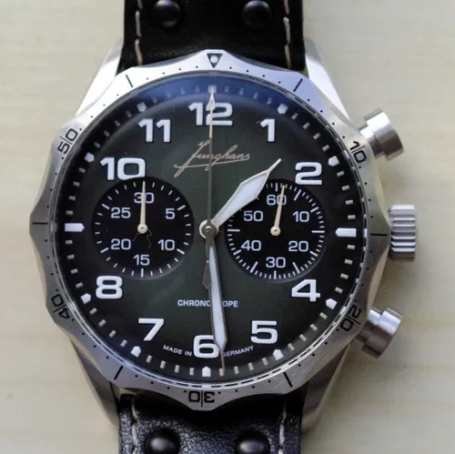 JUNGHANS Meister Pilot Chronoscope Green Ref. 27/3492.00 von Junghans