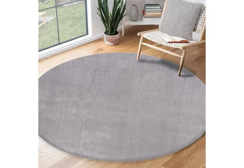 the carpet Relax Moderner Flauschiger Kurzflor Teppich Grau, Rund 160 cm - Stylischer Kurzflor Teppich in Felloptik für Wohnzimmer oder Flur. Waschbar bis 30 Grad, ideal für Familien. Rutschfeste Unterseite sorgt für sicheren Halt. Verfügbar in verschiedenen Größen.
