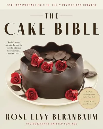 The Cake Bible, 35th Anniversary Edition - Bücher, ein umfassendes Backbuch mit 704 Seiten voller köstlicher Rezepte und Tipps von der renommierten Autorin Rose Levy Beranbaum.