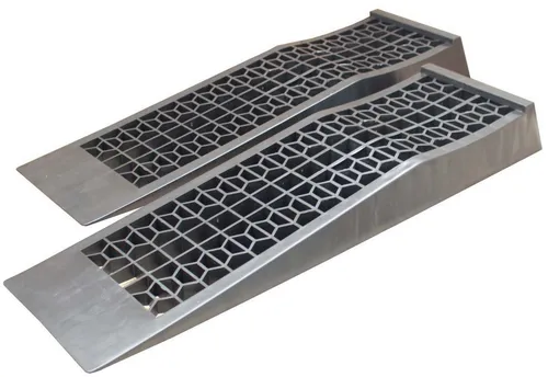 TRUTZHOLM Auffahrrampe Kunststoff - 2x extra flache Ausgleichskeile für PKW und Wohnwagen - Auffahrrampen für einfache Höhenanpassung von Fahrzeugen, rutschfest und mit hoher Traglast von 3000kg pro Achse, ideal für jedes Gelände.