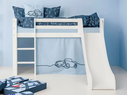 Hochbett HOPPEKIDS «Cars», weiß - Kinderzimmermöbel mit Rutsche und Vorhang aus hochwertigem Massivholz, ideal für kleine Rennfahrer und kreatives Spielen im Kinderzimmer.