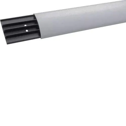 Hager SL1807507030 Aufbodenkanal 2000 x 73 x 18 mm - Elektroinstallation, robuster Aufbodenkanal in Stein-Grau für eine ordentliche Kabelverlegung und optimale Raumnutzung.