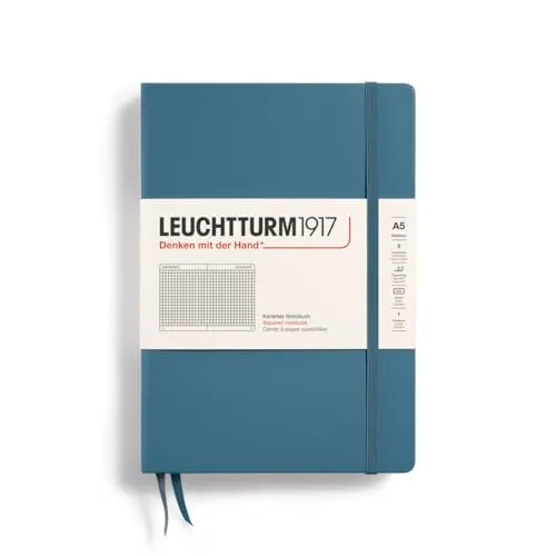 LEUCHTTURM1917 Notizbuch Medium (A5) - Stone Blue - Notizbuch Hardcover A5 mit 251 nummerierten Seiten, ideal für geordnete Notizen und kreative Ideen, inklusive Inhaltsverzeichnis und praktischer Falttasche.