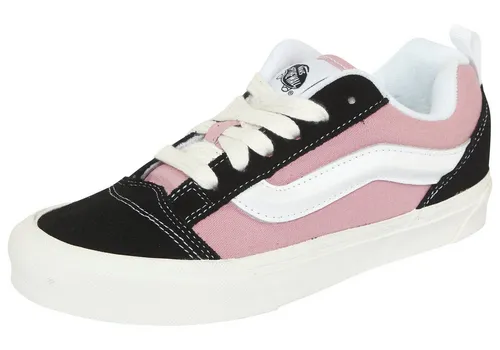 Vans Knu Skool Damen Sneaker VN000D22B9P1 - Moderne Neuinterpretation der klassischen 90er-Jahre-Sneaker mit klobigem Design und auffälligen Details. Strapazierfähiges Wildleder und Canvas sorgen für Komfort und Stil.