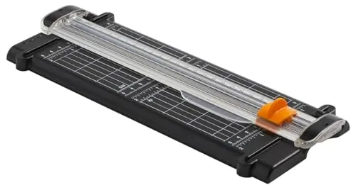 Fiskars Papierschneidemaschine, SureCut, A5-Hochformat, A4-Querformat, Mit Schnittlinienführung, Recycelte Materialien, 1077983