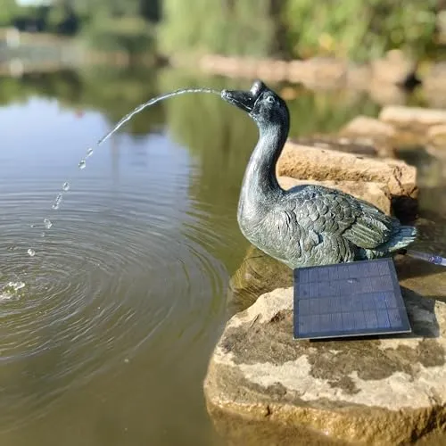 Wasserspeier Solar mit Pumpe – Gans für Gartenteich - Dekorativer Wasserspeier in edler Bronze-Optik, ideal für naturnahe Teichanlagen. Mit Solarpumpe für einfache Installation und sanftem Plätschern – perfekt für sonnige Gartenbereiche!