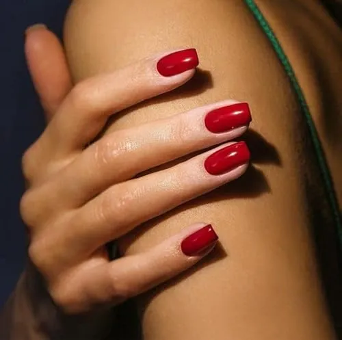 MouyouGlow Press on Nails Kurz,Square Einfarbig Bright Wine Red Fake Nails Full Cover Kunstnägel mit Nagelkleber,Eckig Hellrot Rot Acryl Künstliche Fingernägel für Frauen & Mädchen …