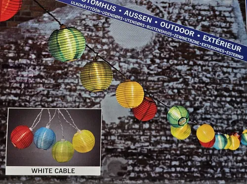 Konstsmide 4160-502 LED Dekolichterkette 20 Kugeln Lampions Warmweiß IP44 14,5m - Weihnachtsbeleuchtung mit 20 warmweißen Lampions, ideal für stimmungsvolle Dekoration im Innen- und Außenbereich dank IP44 Schutz.