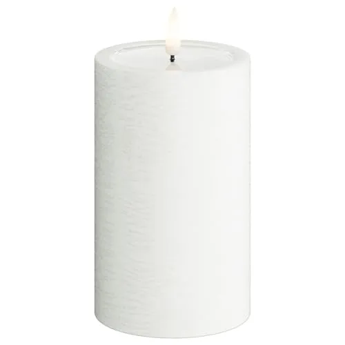 Deluxe Homeart Unique LED Kerze - Handgemachte Echtwachs-Kerze mit realistischer Flamme, Weiß 7,5 x 12,5 cm - Handgefertigte LED Stumpenkerze aus Echtwachs für ein gemütliches Ambiente. Mit bis zu 1500 Stunden Laufzeit und sicherem Gebrauch ohne offene Flamme ideal für jedes Zuhause. Timerfunktion für flexibles Licht!