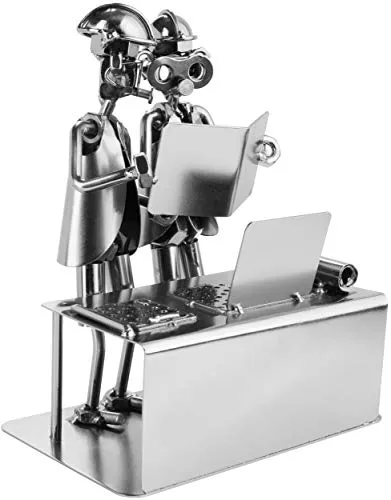 BRUBAKER Ingenieur Konstrukteur Techniker Metall Schraubenmännchen Deko Figur - Handgefertigte Deko Figur aus Metall, ideal für kreative Wohnräume und als einzigartiges Geschenk für Technikliebhaber.