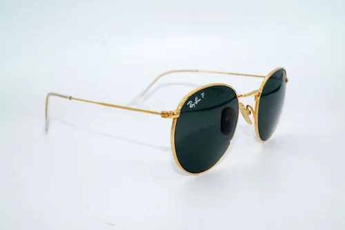 Ray-Ban RB 8247 921658 Sonnenbrille - Stylische Ray-Ban Sonnenbrille RB 8247 aus leichtem Titan mit polarisierten Gläsern für optimalen UV-Schutz. Ideal für sonnige Tage und modische Akzente.