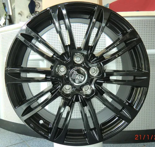 MAM A4 schwarze Alufelgen 8x18 ET50