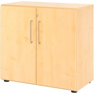 Hammerbacher Regal mit Türen 2OH Ahorn-V928T2 - Büroschrank mit abschließbaren Drehtüren, 110° Öffnungswinkel und höhenverstellbaren Sockelgleitern für optimale Anpassung.
