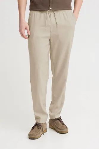 Casual Friday CFPilou Herren Leinenhose Regular Fit - Stilvolle Regular Fit Leinenhose für Herren, ideal für warme Tage. Hergestellt aus nachhaltigen Materialien für ein angenehmes Tragegefühl und umweltbewussten Lifestyle.